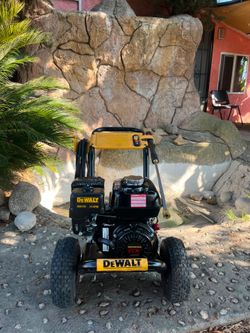 DEWALT
3600 PSI 2.5 GPM Gas Pressure Washer with Honda GX200 Engine, Heavy-Duty Commercial Cold Water Power Cleaner
