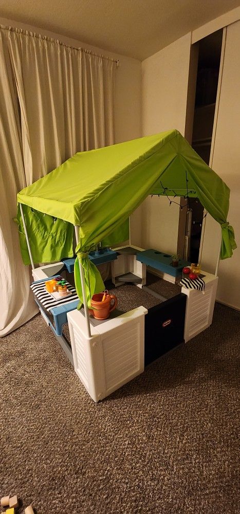 Little Tikes Farmers Market Playhouse