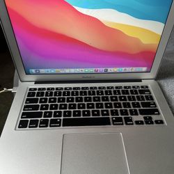 Apple MacBook Air/ 13.3 inch Retina Display / Core i5 / 4GB RAM / 128GB SSD