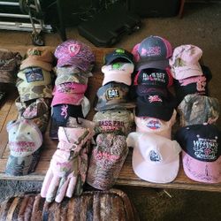 23 Pink Ladies Realy Tree Camo Hats & Carhartt Gloves 