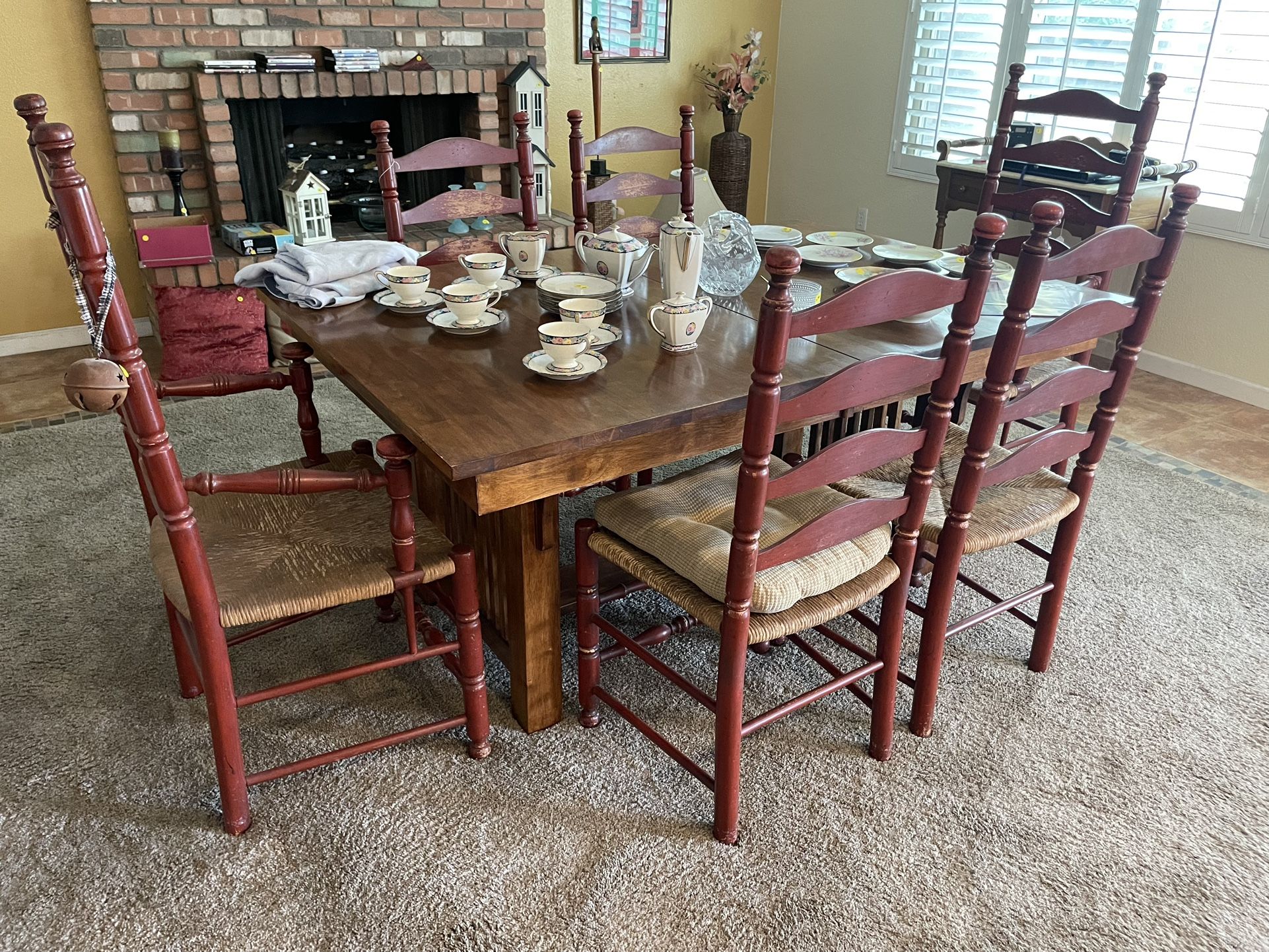 Nice Table 6 Chairs!!