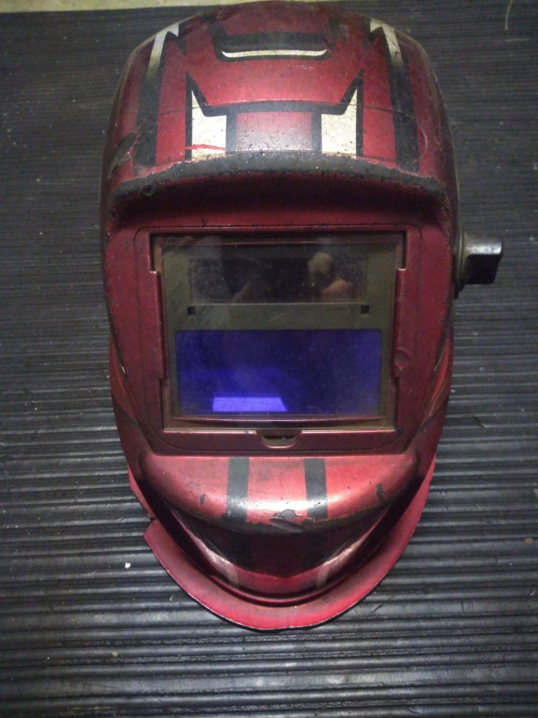 Welding helmet