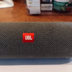 JBL FLIP 5 BLUETOOTH SPEAKER 