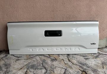 Toyota Tacoma tailgates