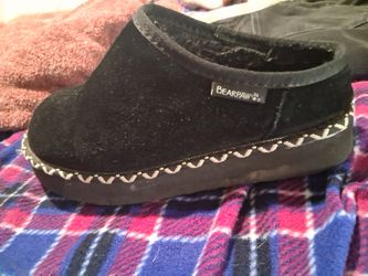 Like new BEARPAW slip on shoes