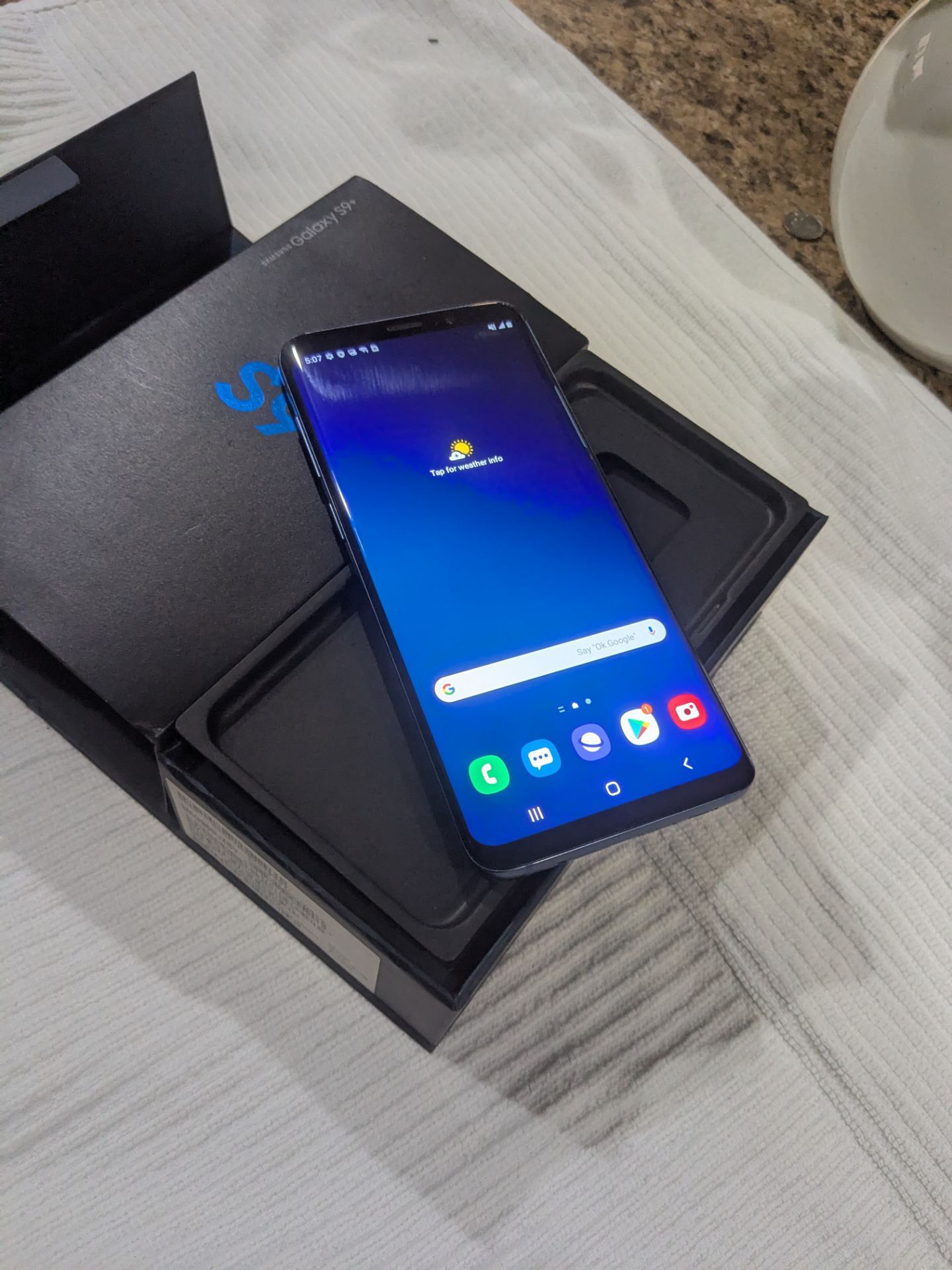 Samsung s9+ unlocked ๐ like new has slight scratch on home screen