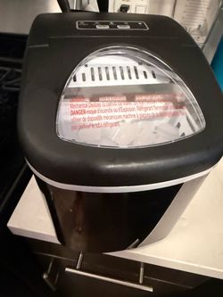 Frigidaire Portable Countertop Ice Maker Machine — like new