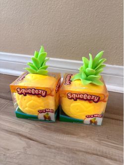 Sqeeezy pineapple toy