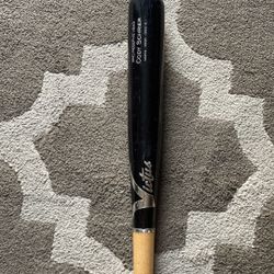 Victus Wooden Baseball Bat Size 33”