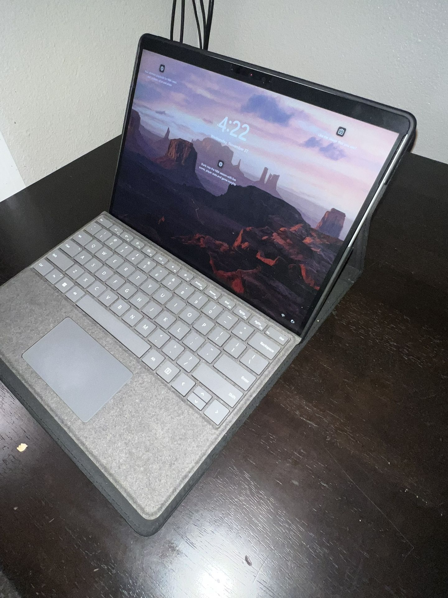 Surface Pro 9 i5 2.5 Ghz 256 SSD 16gb ram w/ Keyboard, Mouse and Pen