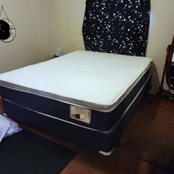 NEW QUEEN-SIZE PILLOW TOP MATTRESS AND BOX SPRING 💤