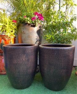 Clay pots 🌺 23” Tall. 18” Wide