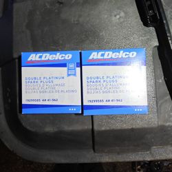 New 8 Spark Plugs Ac Delco 