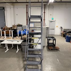 LA WAREHOUSE CLOSING SALE - BALLYMORE 10-STEP LADDER