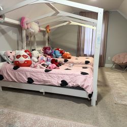 Two Twin Beds (House Frame)