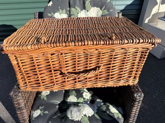 Large Wicker Picnic Basket Storage Trunk