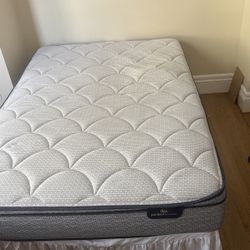 Perfect Sleeper Charlotte 10.5” Plush Mattress (Serta)+ Metal Platform Frame