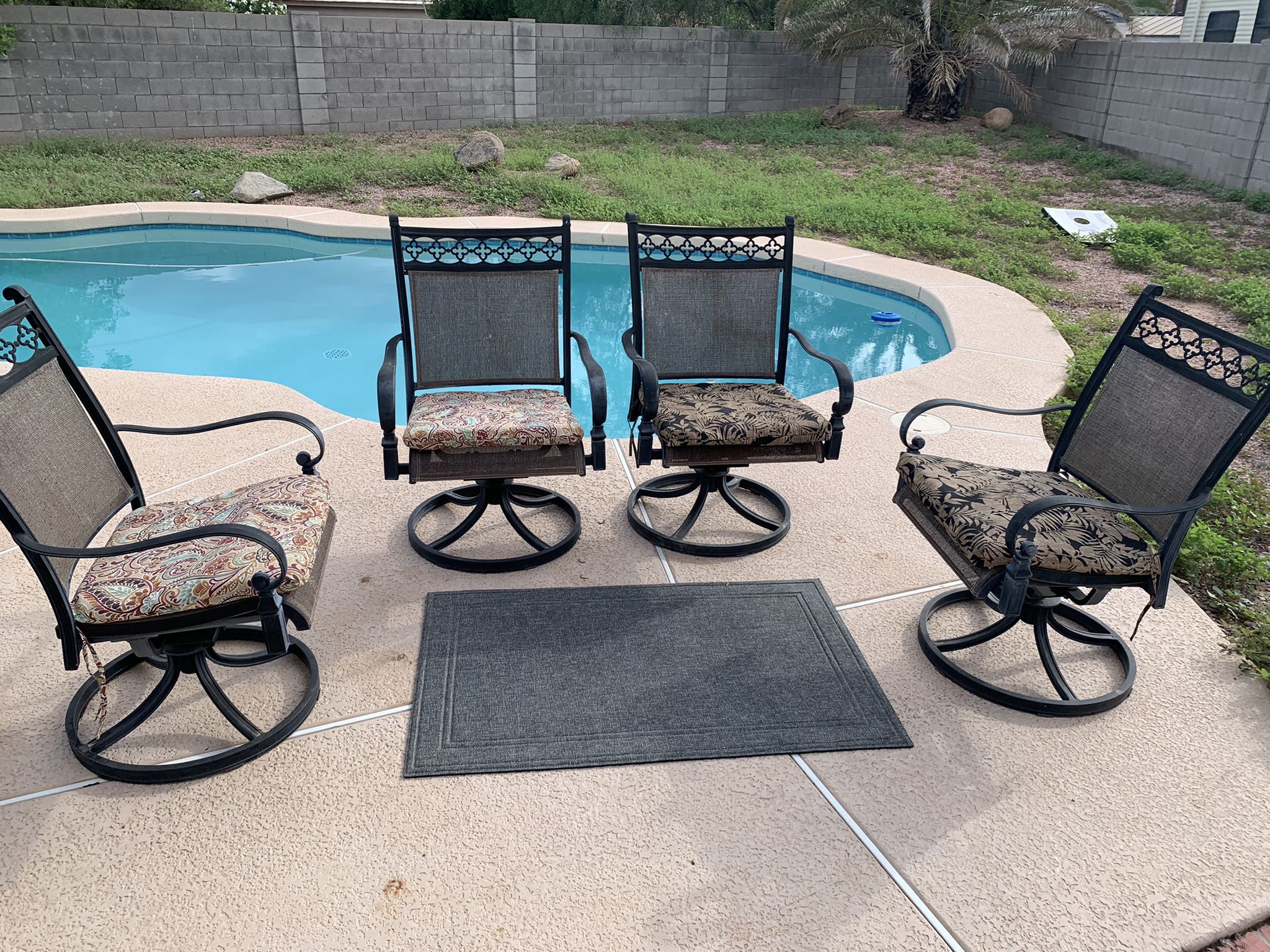 Nice Outdoor Patio Swivel Chairs! 