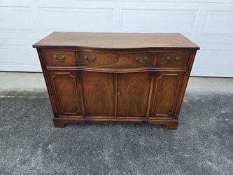 Vintage Bassett MCM Sideboard / Buffet