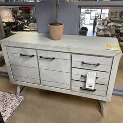 White Sands Vintage Chalk Console/Cabinet