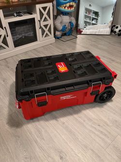 Milwaukee PACKOUT Rolling Tool Box