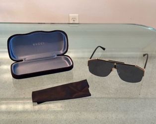Stunning Gucci 0291 GG0291S 001 Oversized Shield Sunglasses Gray Lenses Gold Frame Italy
