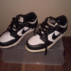 Nike Panda Dunks