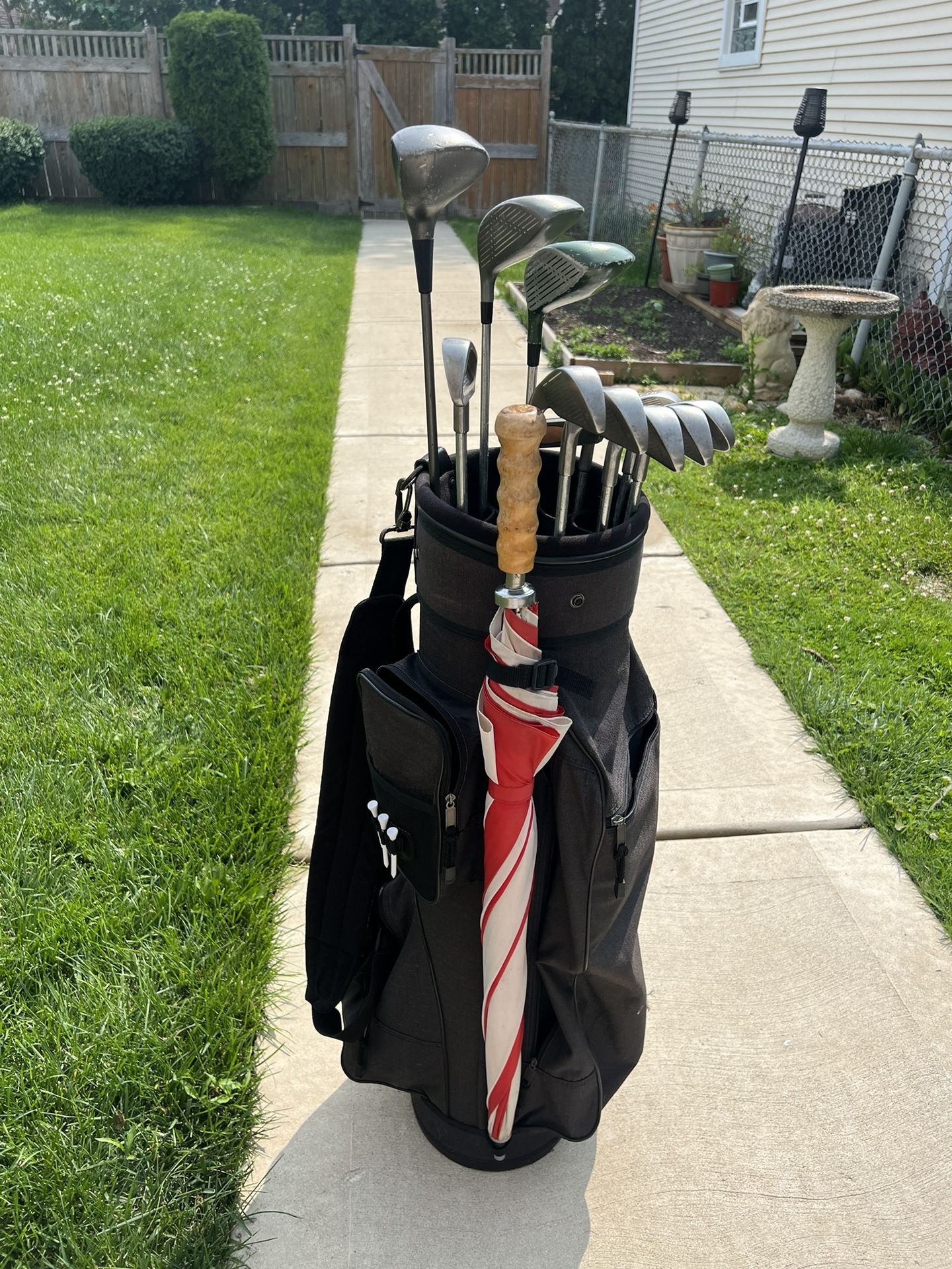 Pinseeker Golf clubs and bag