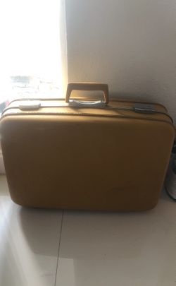 Maleta amarilla antigua