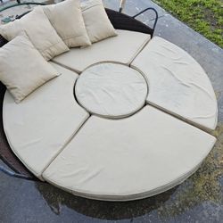 Round Rattan Daybed