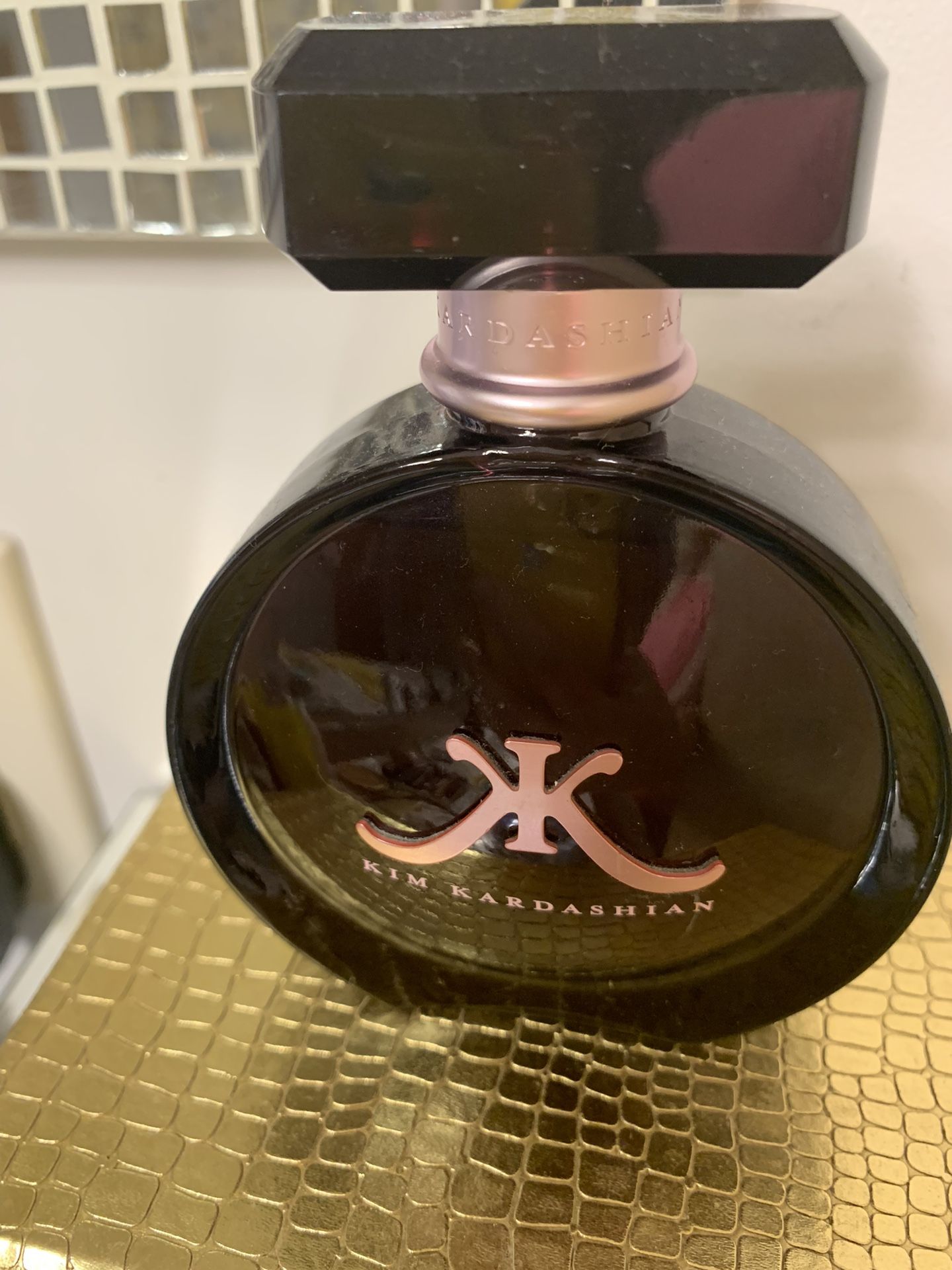 🌹Kim Kardashian’s Favorite Perfume She Still Uses This It’s In Her Daily Essentials She Said