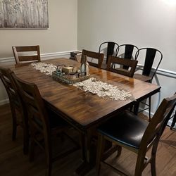 Beautiful Dinning Room Table With Leaf 