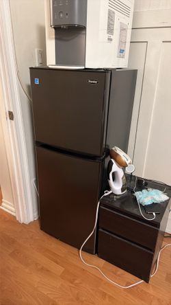 Midsize fridge