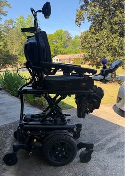 Quantum iLevel Powerchair