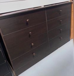 Eight drawers dresser