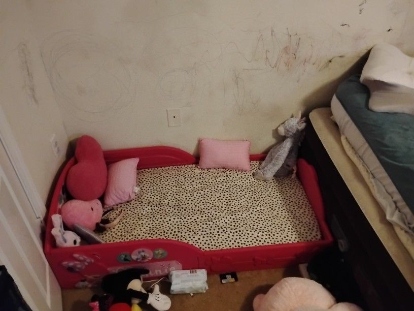 Minnie Mouse Toddle Bed Never Used