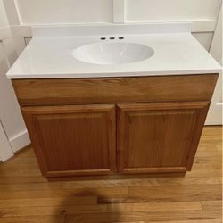 brand new 36”w x 18”x 33”h bathroom vanity with white cultured marble top for 4” spread faucet