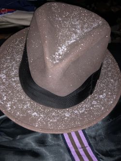 Dobb’s water repellent fedora very nice toss the season