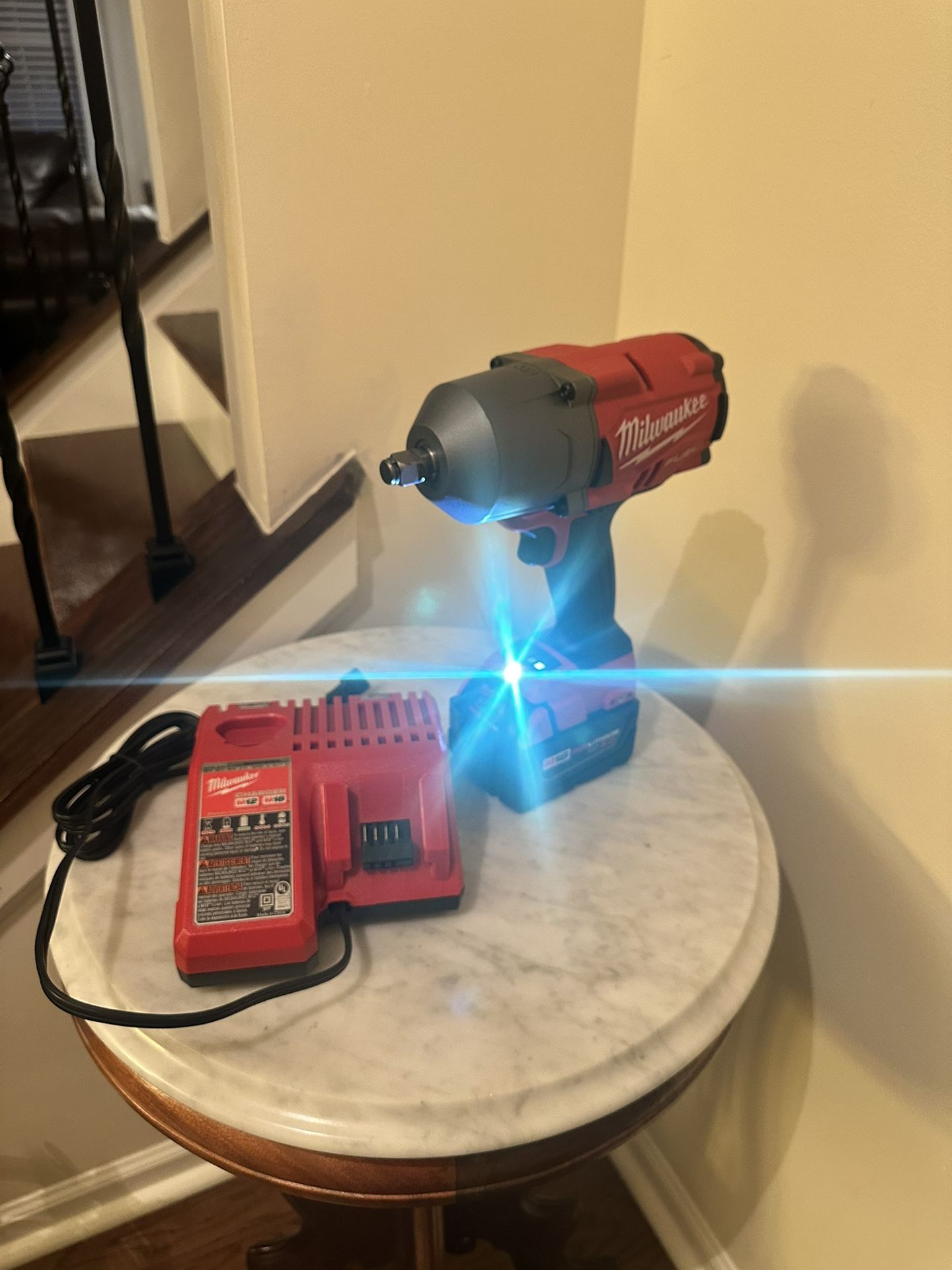 HIGHG TORQUE IMPACT WRENCH TOOL MILWAUKEE.