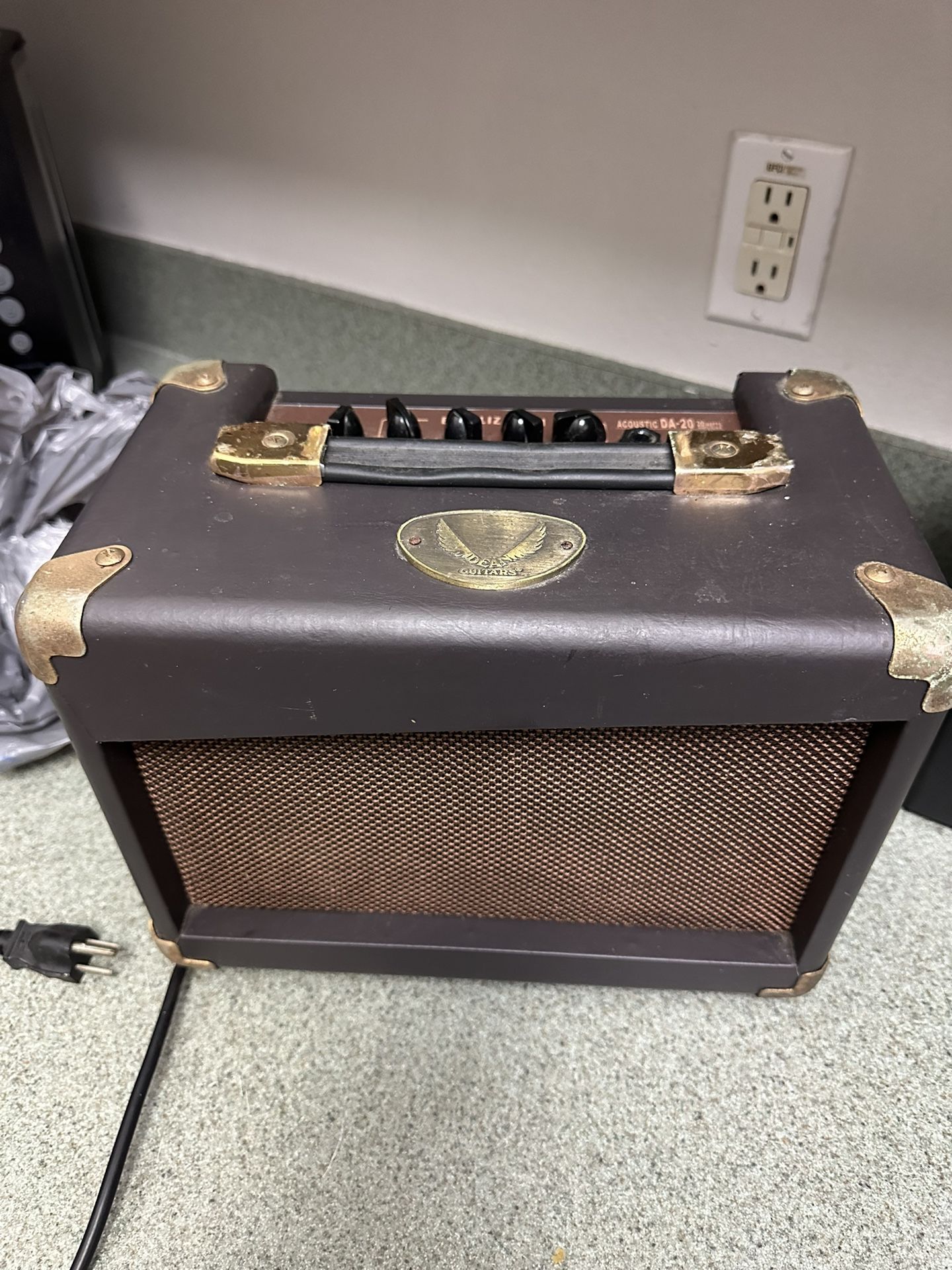 Dean DA20 20-Watt Portable Acoustic Guitar Combo Amp
