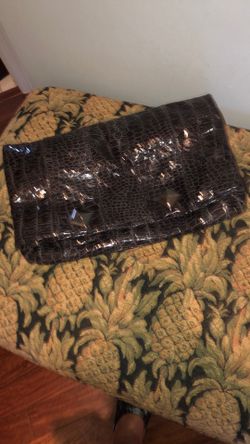 Lrge Double Fold Embossed Leather https://offerup.com/redirect/?o=Q2x1dGNoLk5ldw==