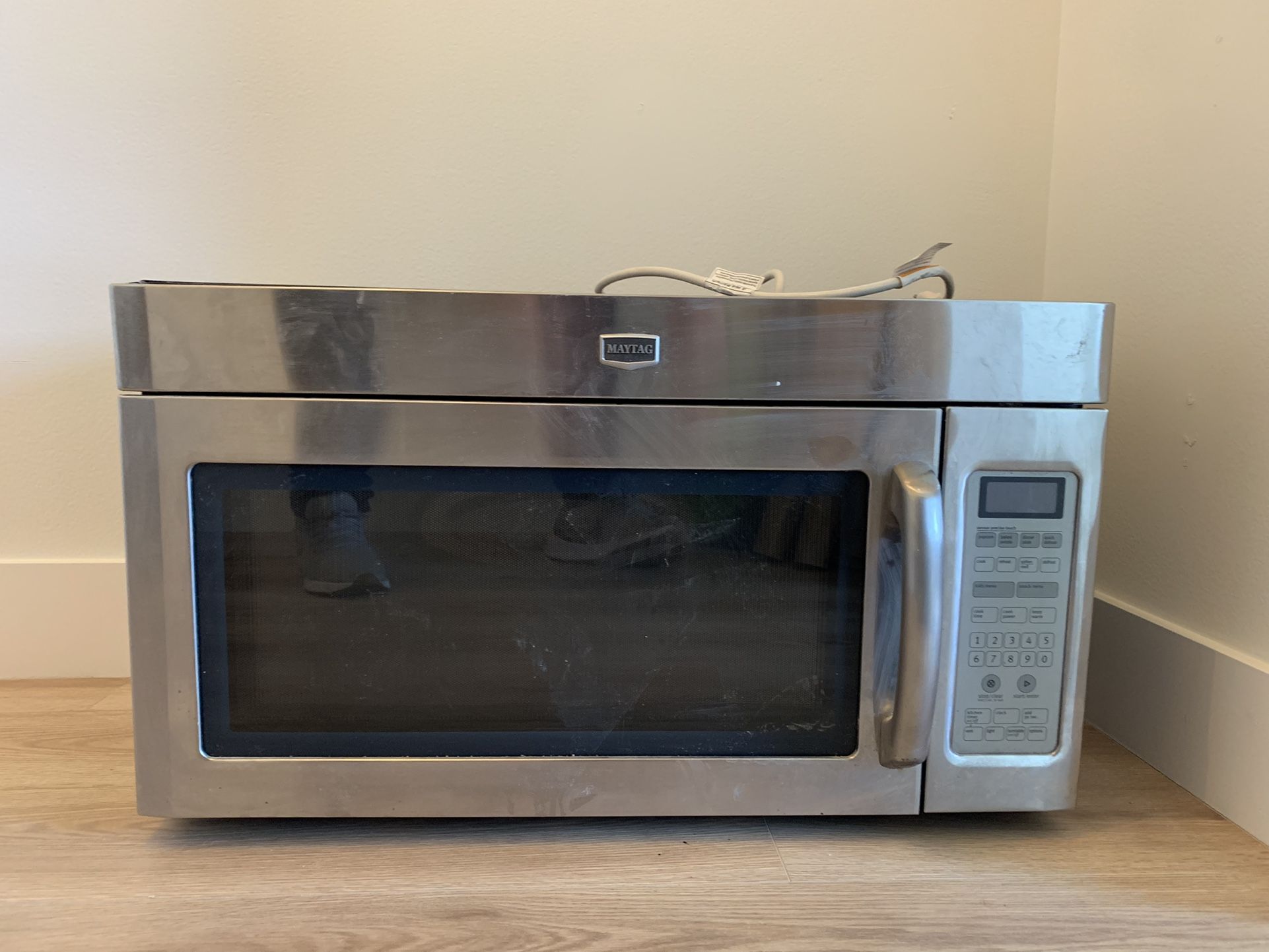 Mounted Microwave In Perfect Conditions  