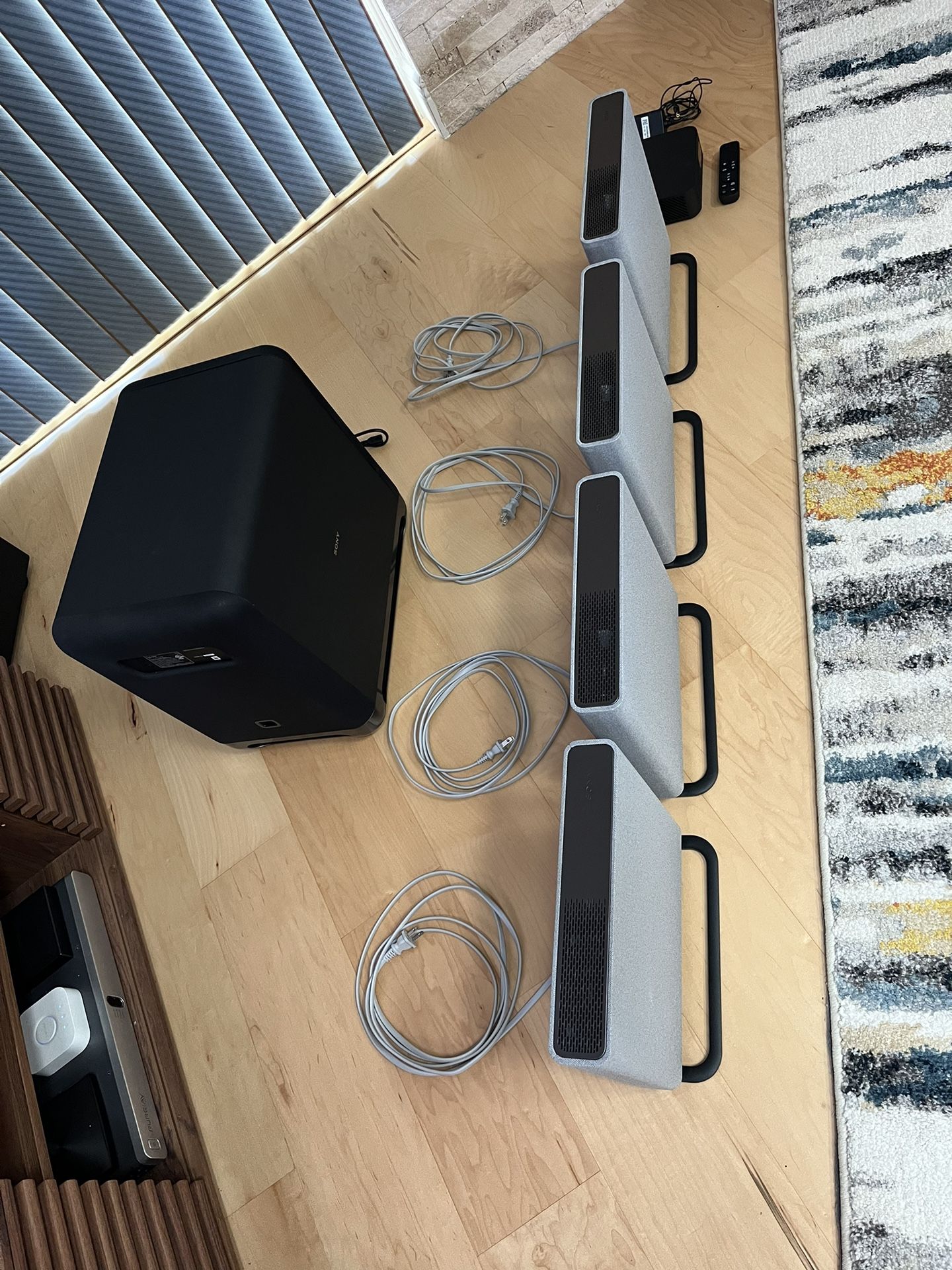 Sony BRAVIA Quad Theatre Wireless Home Speaker System with Sony Sa-Sw5 Subwoofer