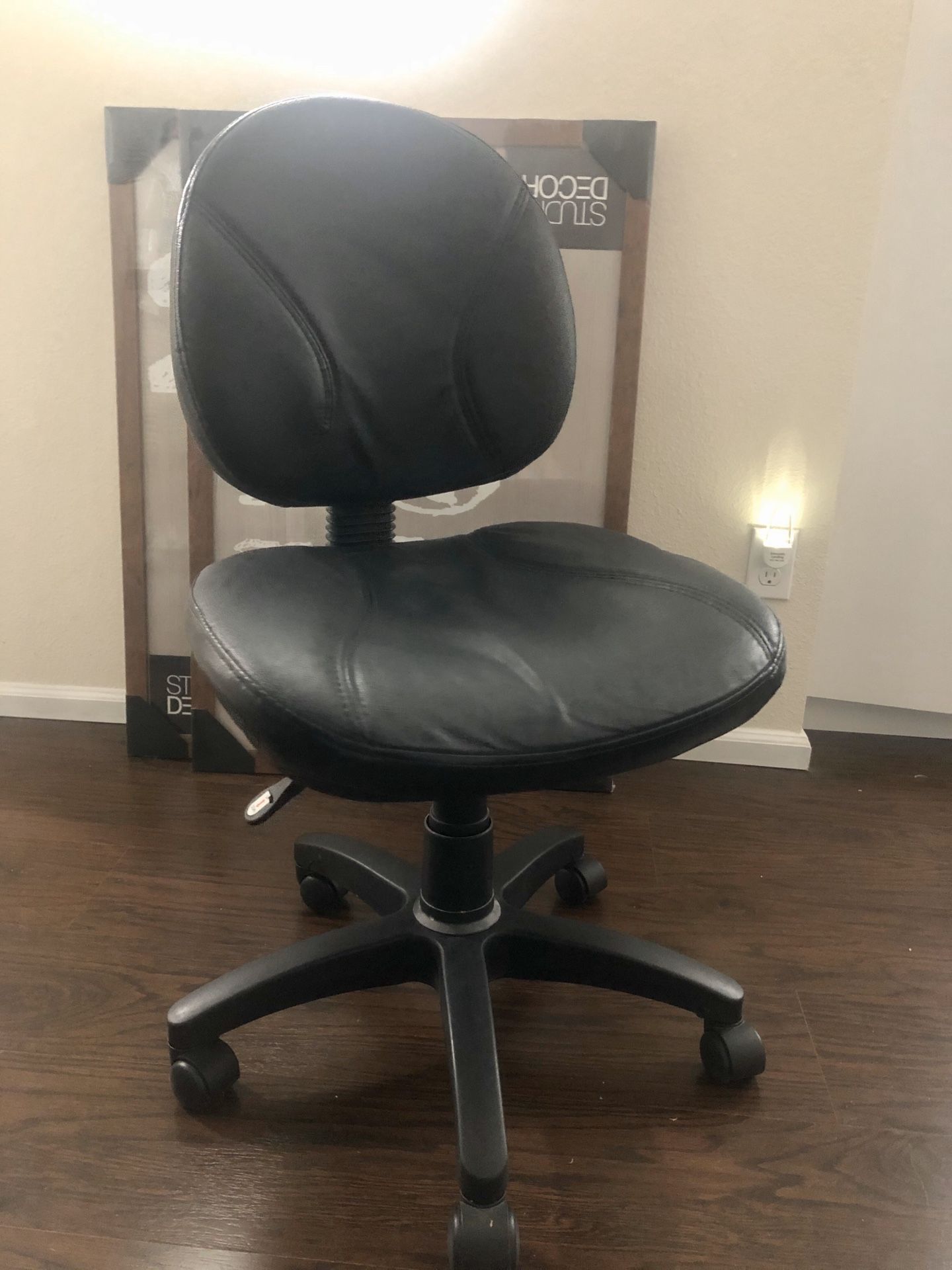 Office Chair w/ Wheels