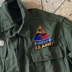 Super nice OG107 army military fatigues shirt medium size insignia 
