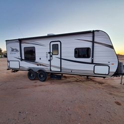 2019 Jayco 23ft trailer high clearance 