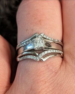 Size 8 Jared Diamond Engagement Ring and Wedding Band Set