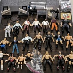 29 Nostalgia WWF WCW Used Action Figures With 70 Accessories & WCW Ring Plus More