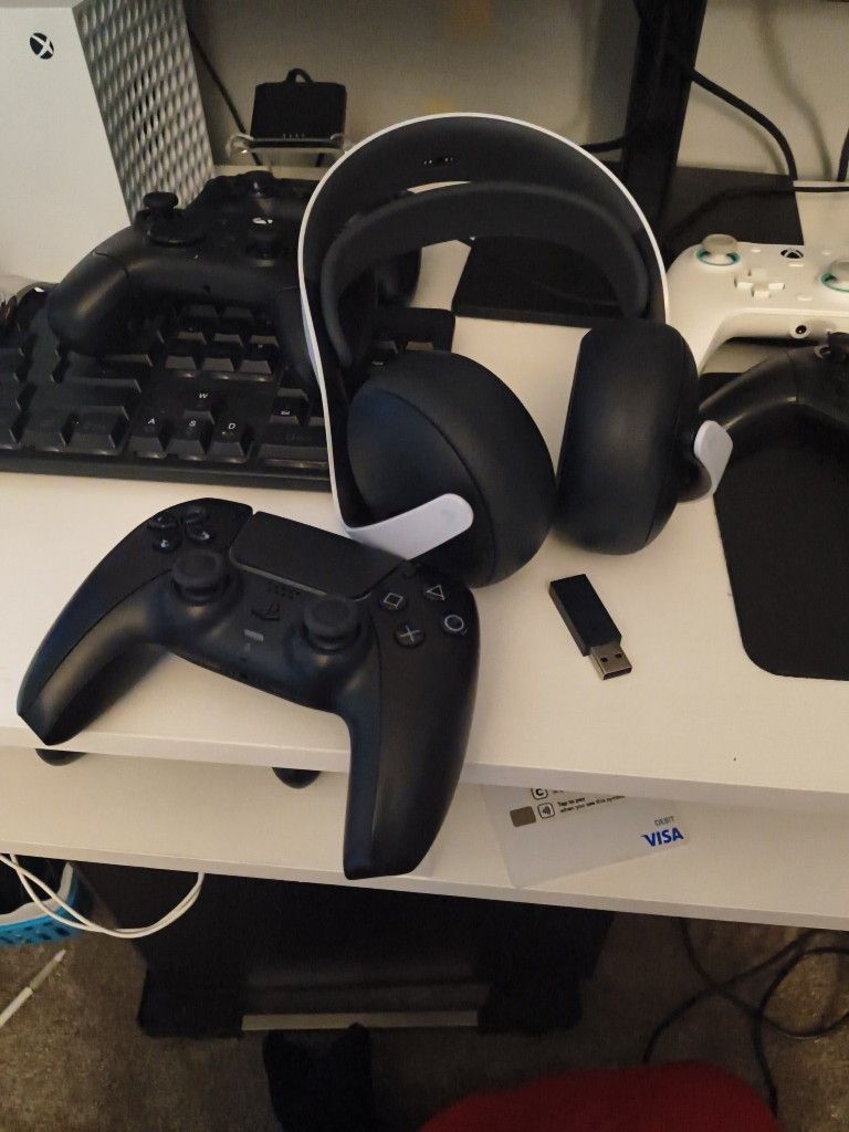 PS5 Pulse Elite Headset And Dualsense Controller