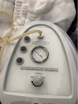 Diamond microdermabrasion machine